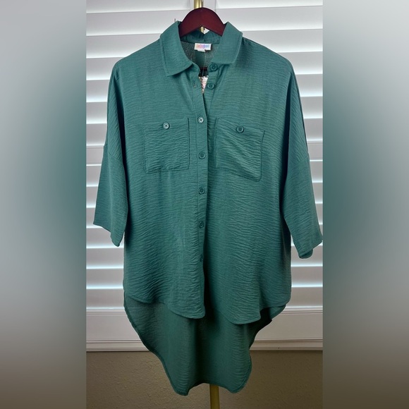 NWT~ LulaRoe Seersucker High/Low Blouse Sz. Med - Picture 2 of 6